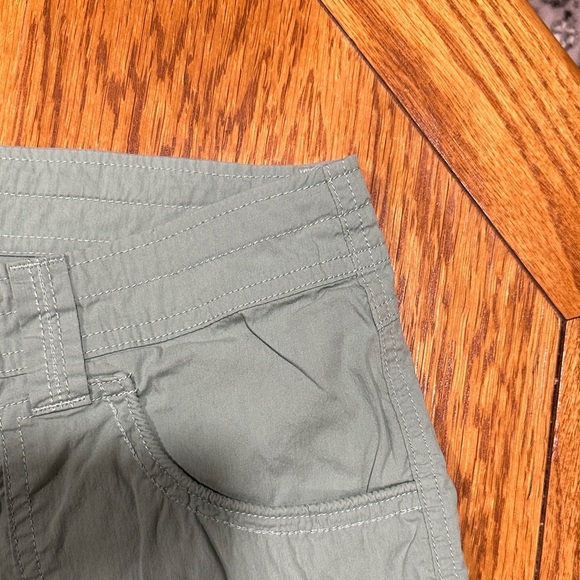 *KUHL* Sage Green Cargo Cabo Shorts Size 6 - Picture 3 of 6